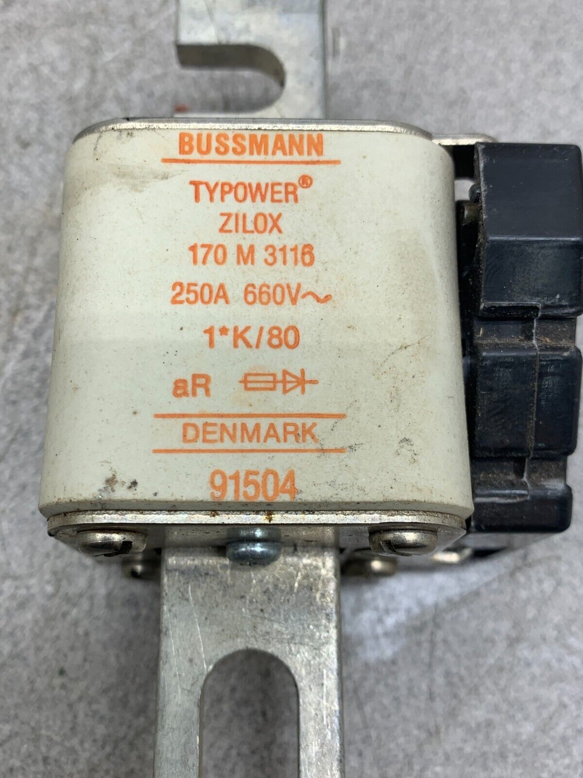 NEW NO BOX BUSSMAN TYPOWER ZILOX 170M3116 250AMP 660V. FUSE 170 M 3116