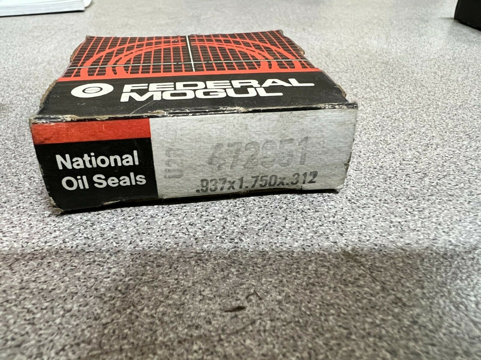 LOT OF 4 NEW IN BOX FEDERAL MOGUL OILSEAL 472951