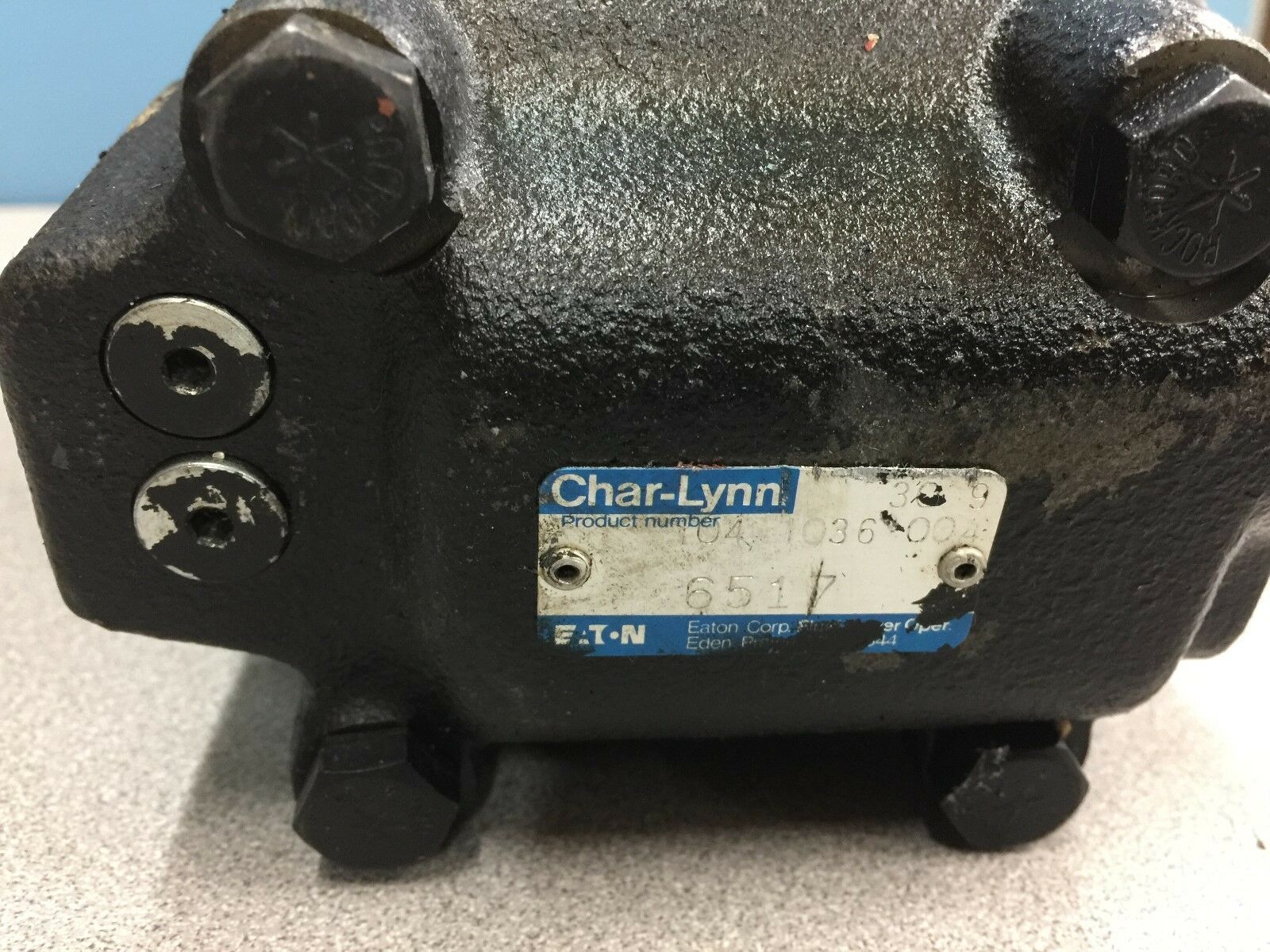 NEW NO BOX  CHAR-LYNN HYDRAULIC PUMP 104 1036 004