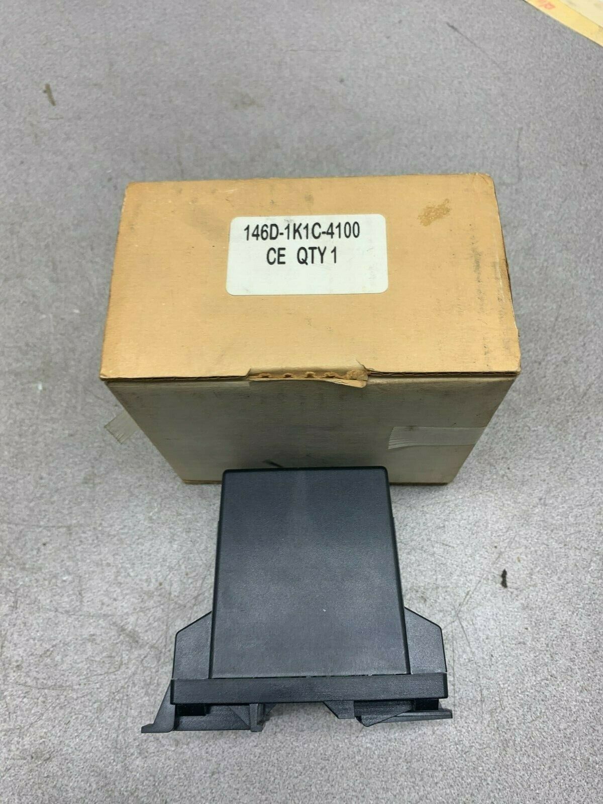 NEW IN BOX WATLOW TEMPERATURE CONTROLLER 146D-1K1C-4100