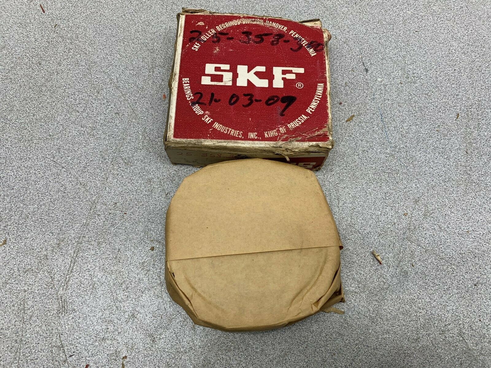 NEW IN BOX SKF BEARING 22210 CKJ/C3/W33