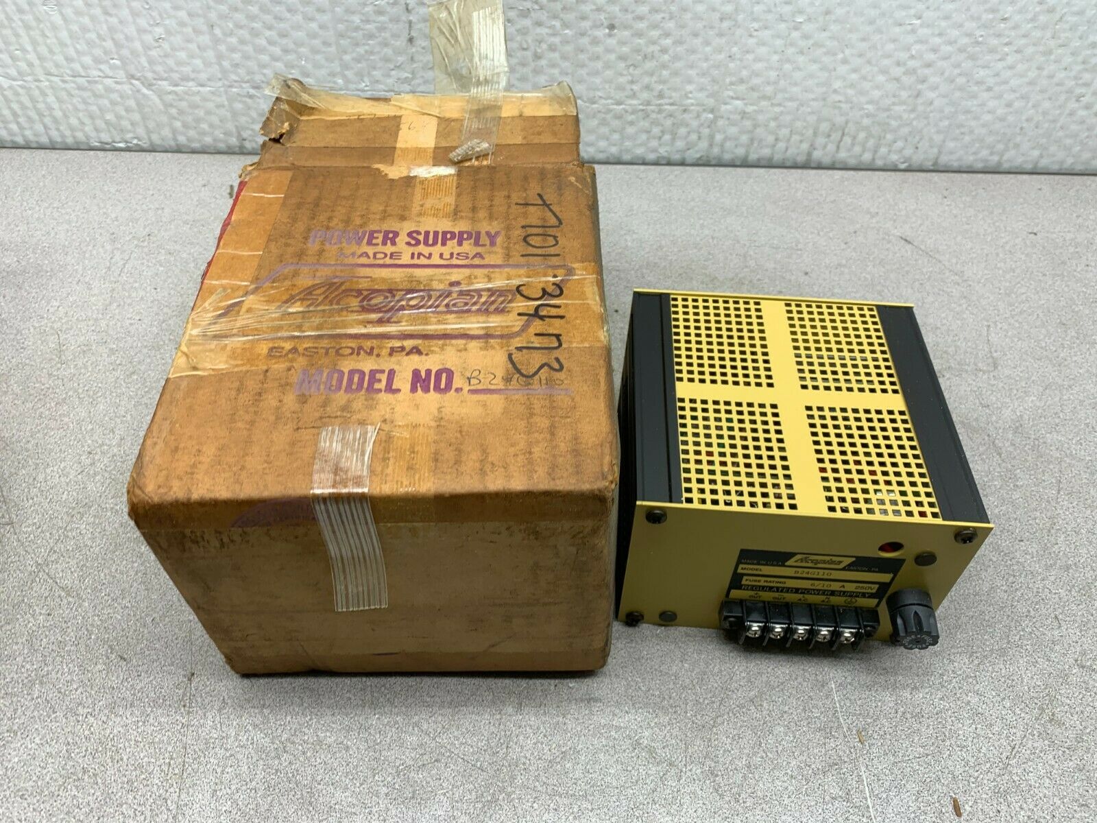 NEW IN BOX ACOPIAN REGULATED POWER SUPPLY B24G110