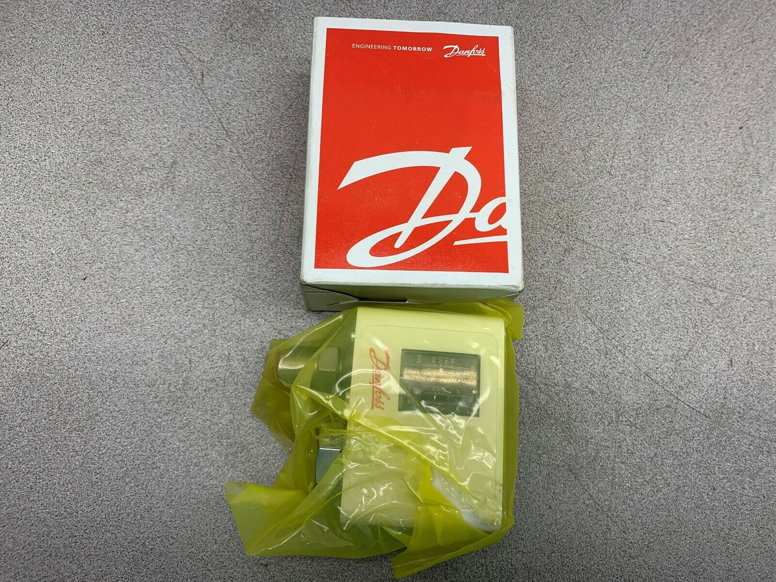 NEW IN BOX DAYTON SWITCH 060-214691