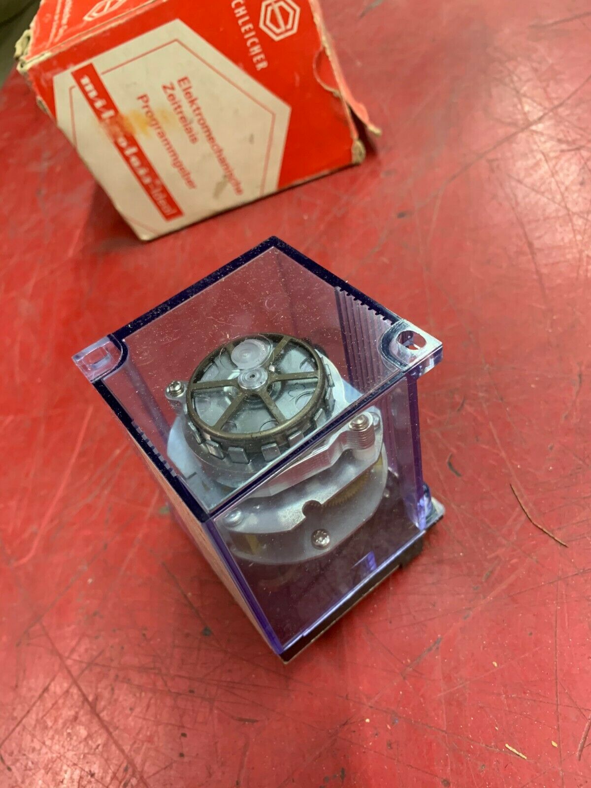 NEW IN BOX SCHLEICHER IZM 11 TIME RELAY 831315/1 088