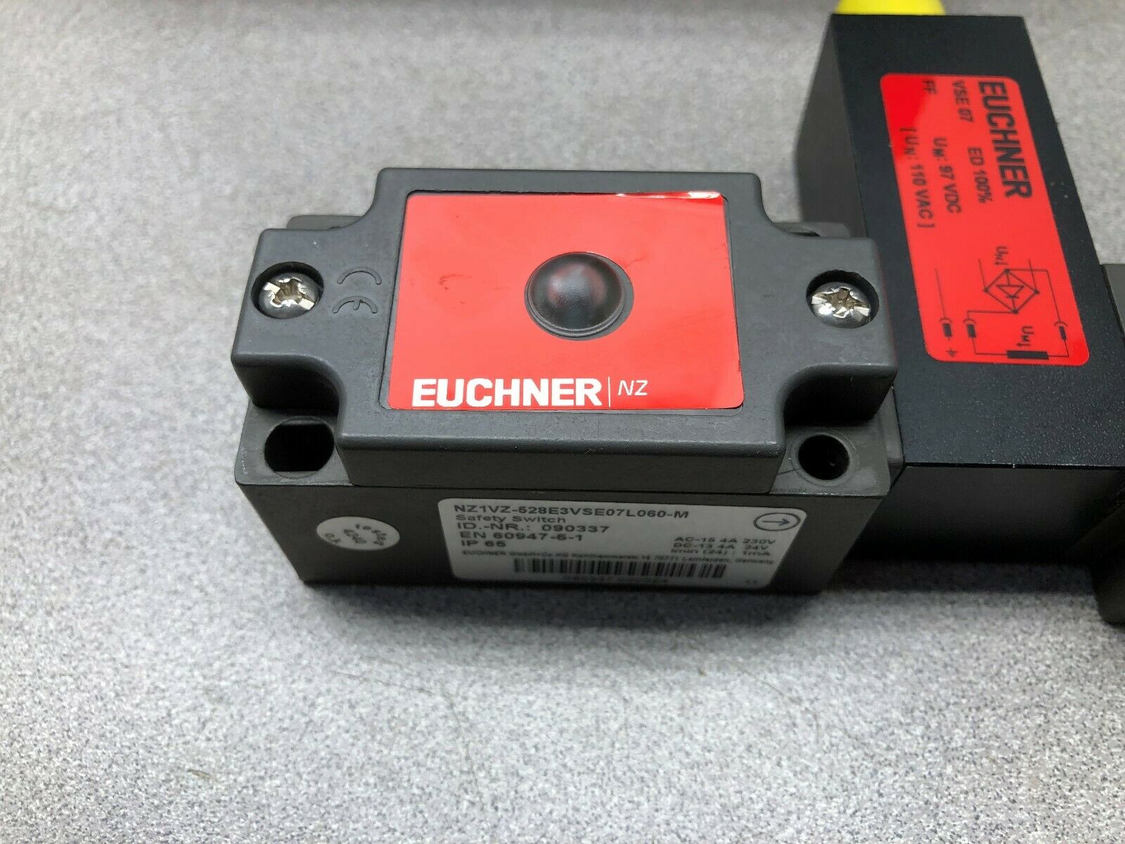 NEW IN BOX EUHNER SAFETY SWITCH NZ1VZ-528E3VSE07L060-M