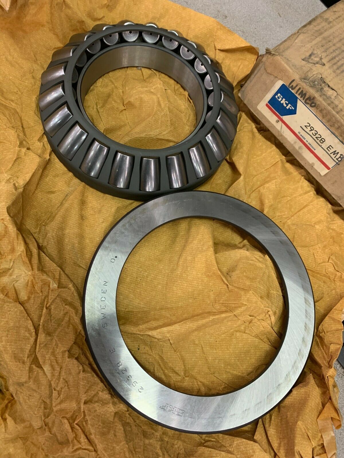 NEW IN BOX SKF 29328E SPHERICAL ROLLER THRUST BEARING 29328 E