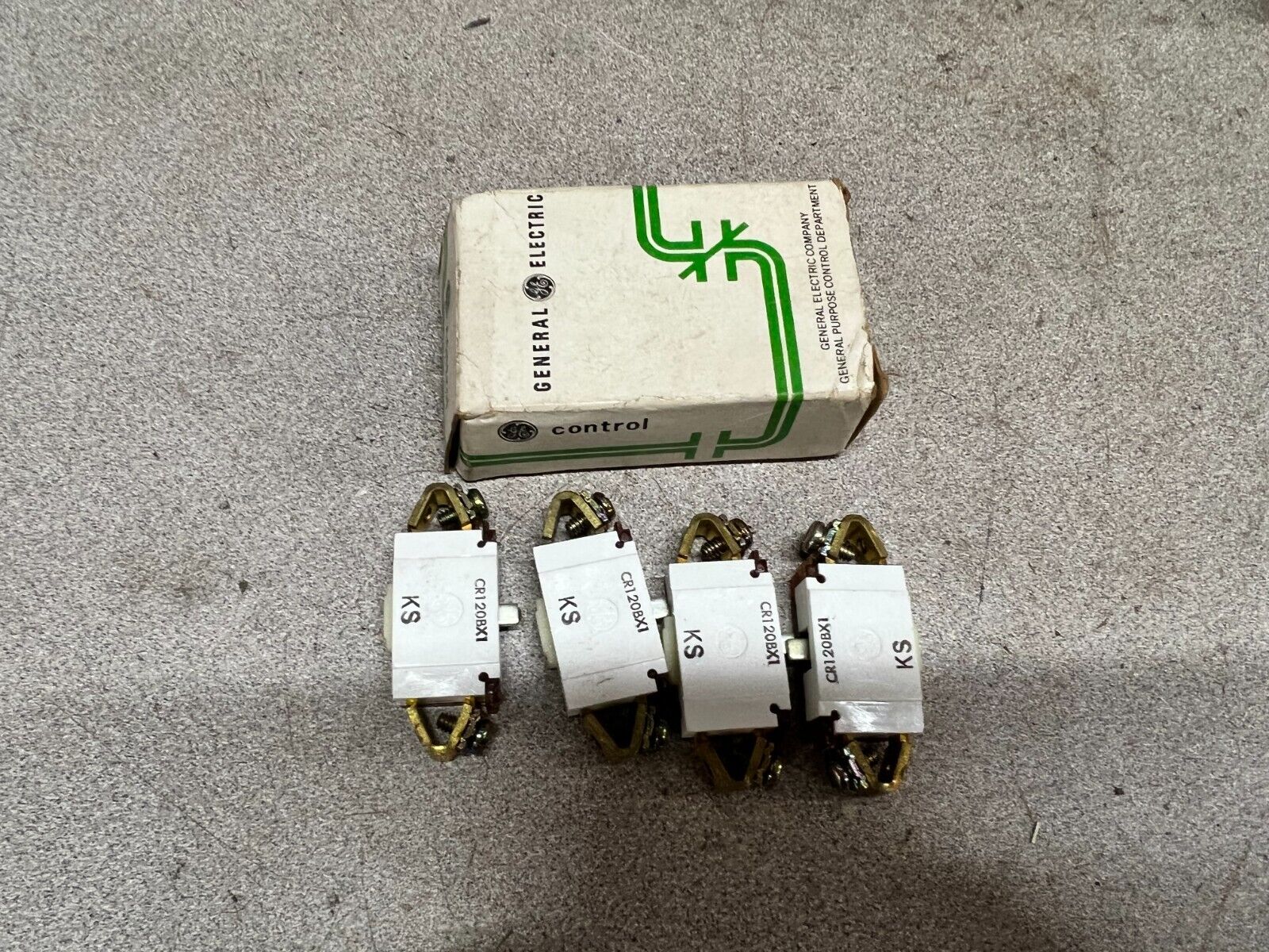 BOX OF 4 NEW IN BOX GE MODULE CR120BX1