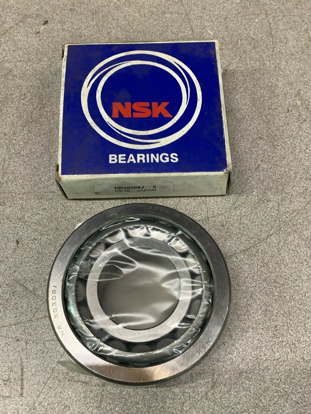 NEW IN BOX NSK ROLLER BEARING WITH CUP HR30308J