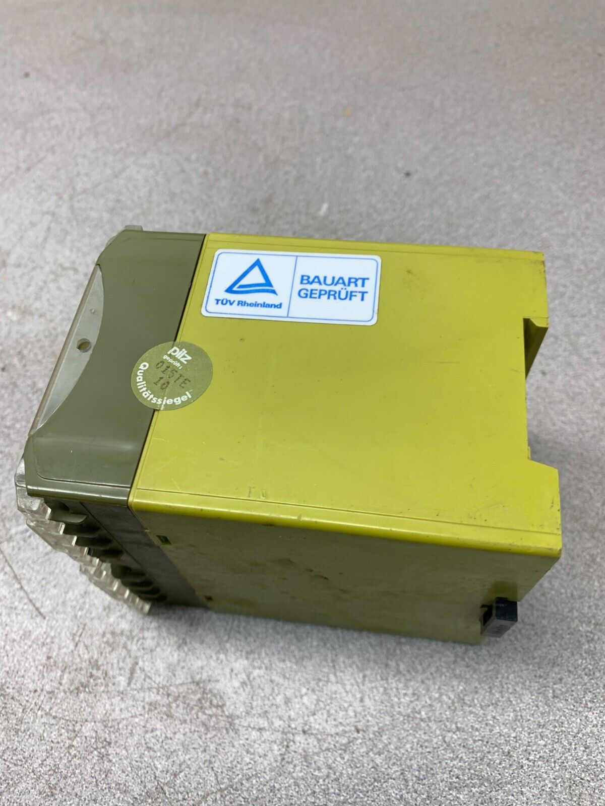 USED PILZ PZE 5 SAFETY RELAY PZE/5 24VDC 4S 1O