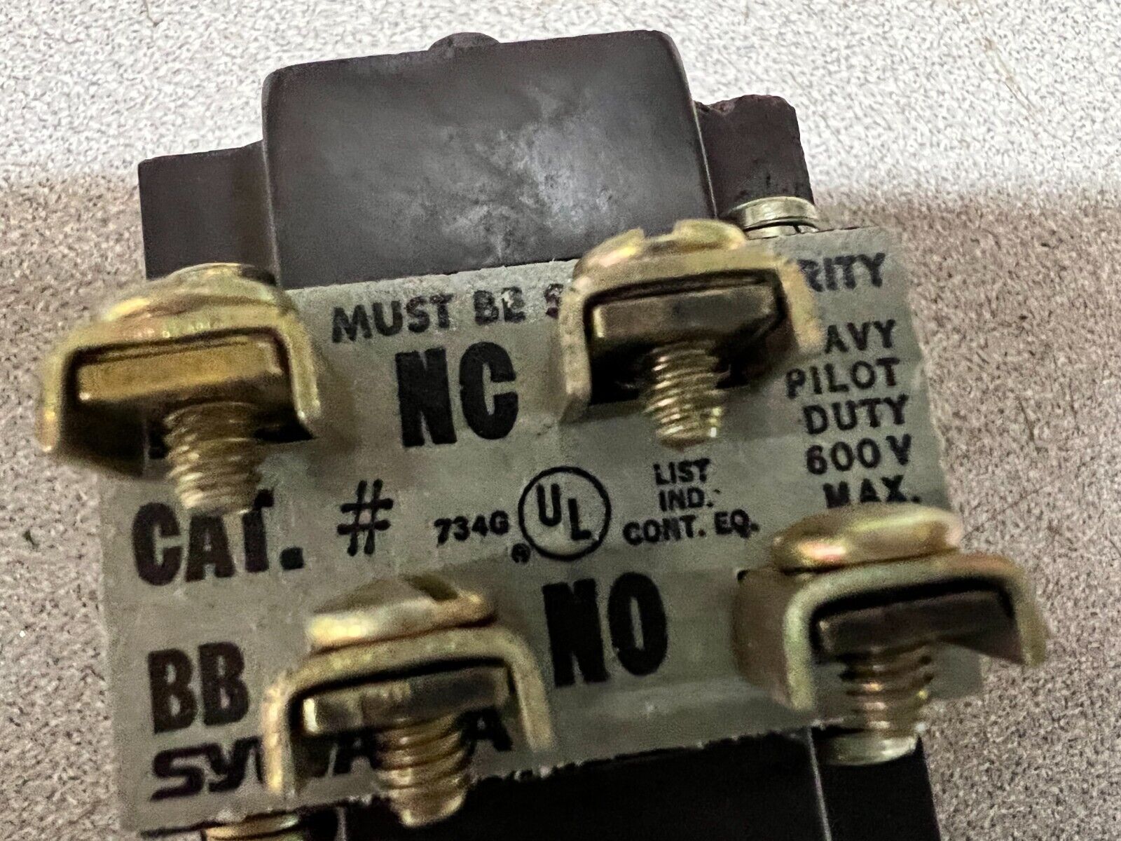 NEW NO BOX SYLVANIA CONTACT BLOCK  734G