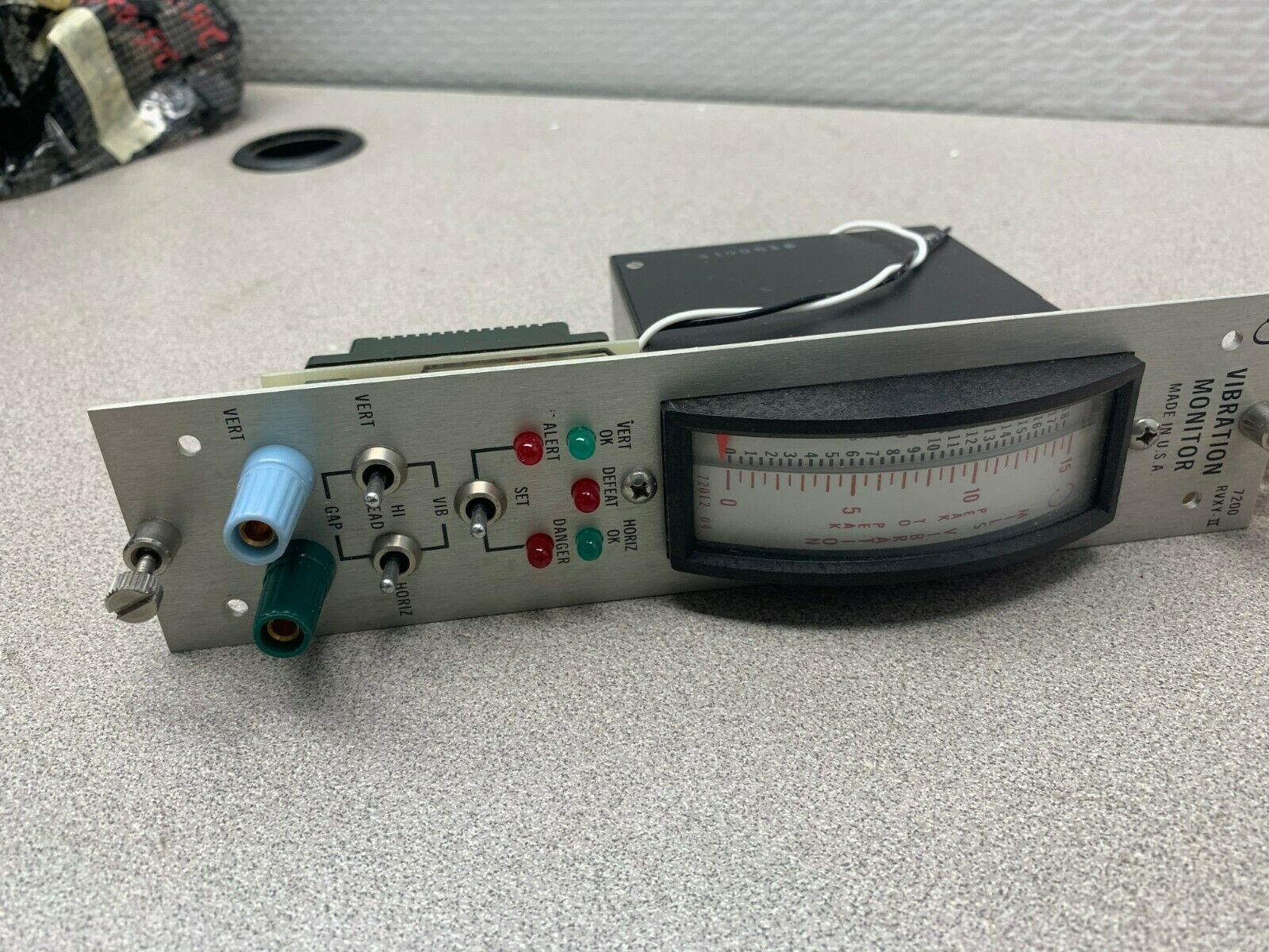 NEW NO BOX BENTLY NEVADA Vibration Monitor 7200 RVXY-II