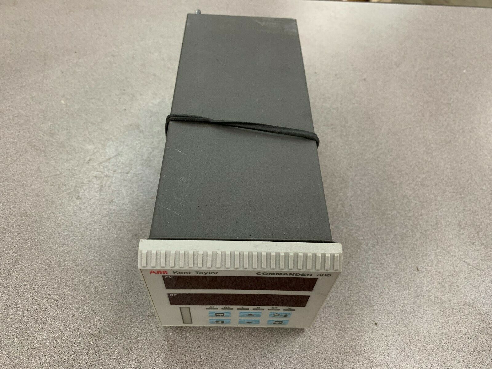 USED ABB COMMANDER 300 TEMPERATURE CONTROLLER C3000010STD