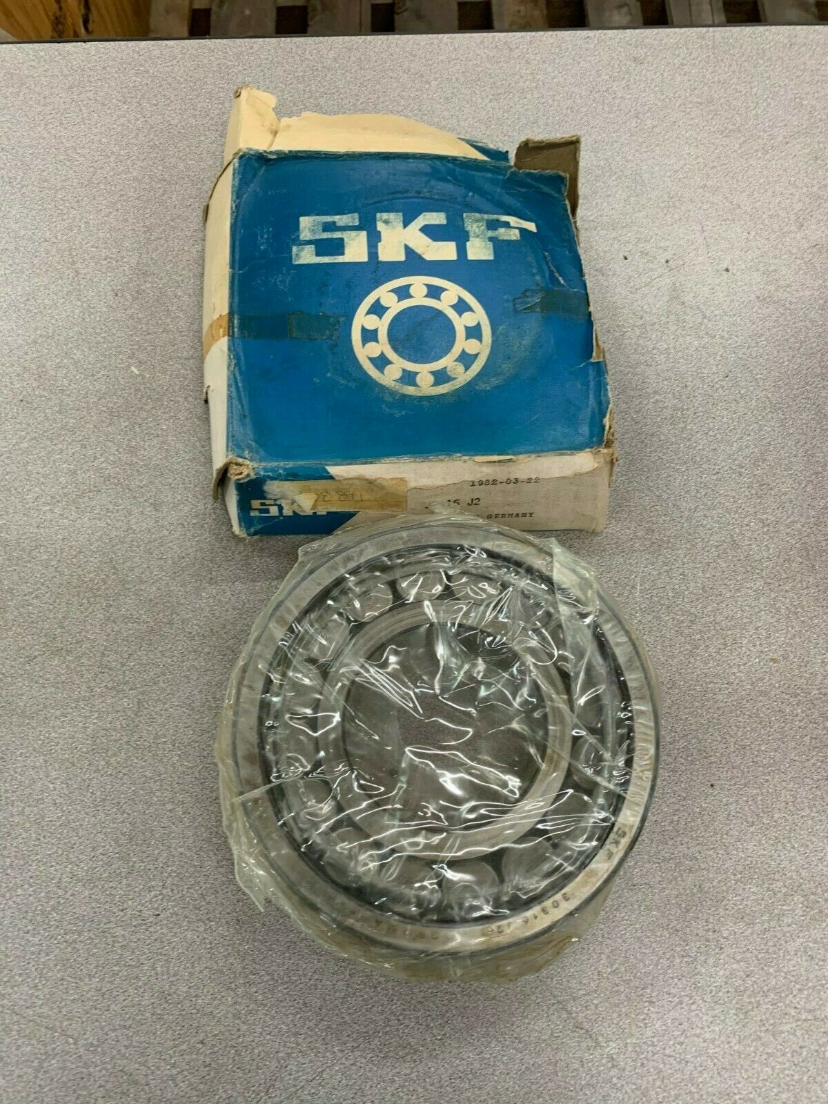 NEW SKF ROLLER BEARING 30316 J2