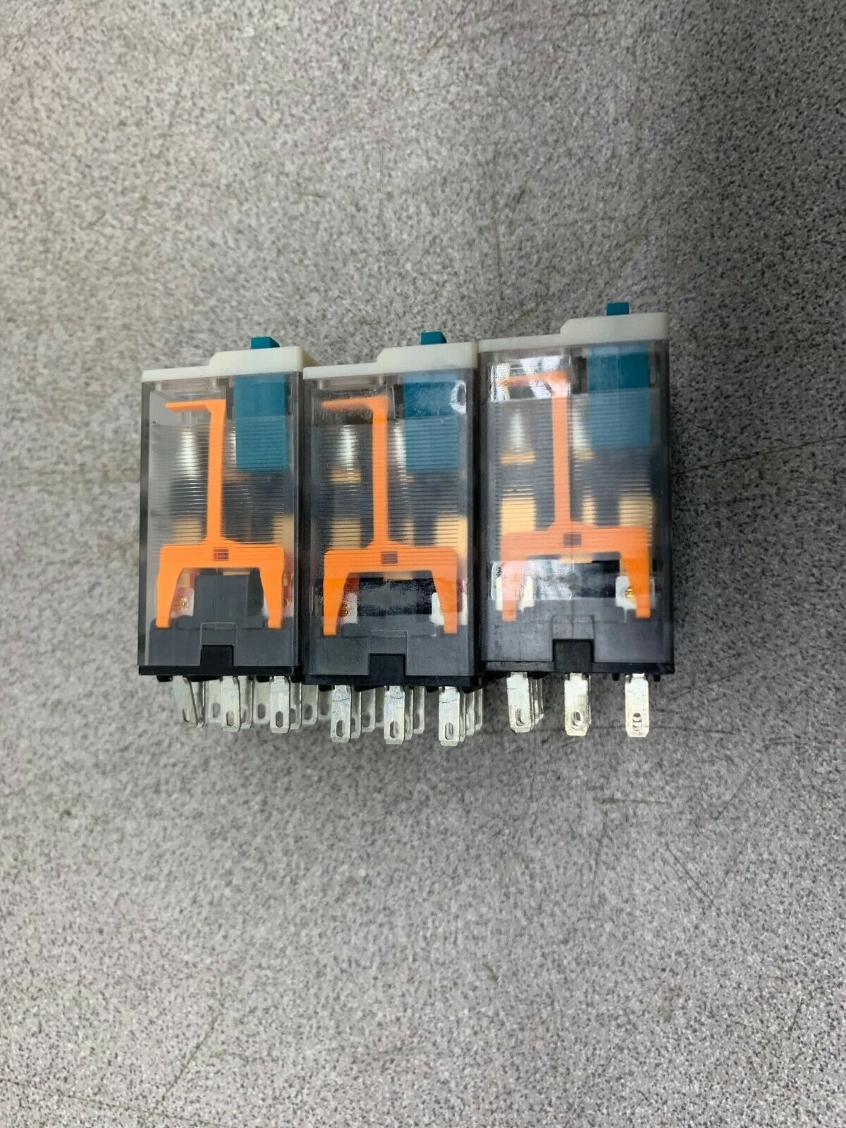 LOT OF 3 NEW NO BOX SCHNEIDER ELECTRIC RELAY RXM3AB1BD