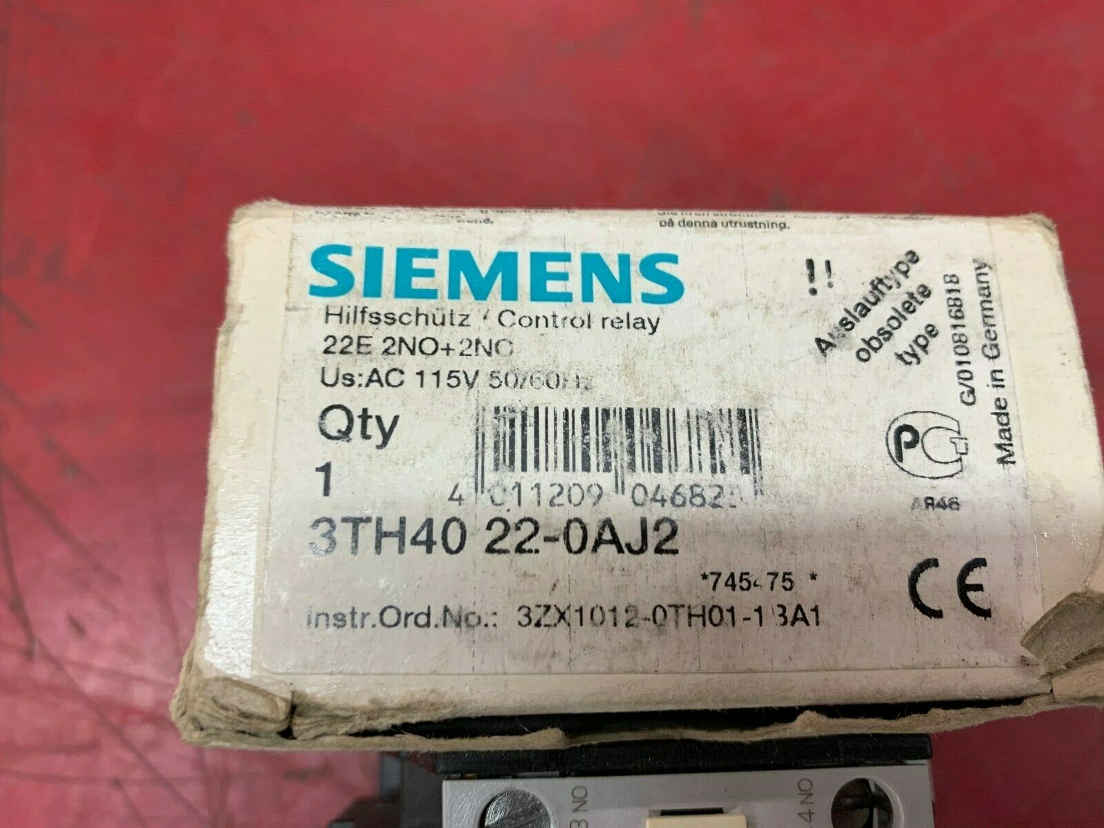 NEW IN BOX SIEMENS CONTROL RELAY 3TH40-22-0AJ2