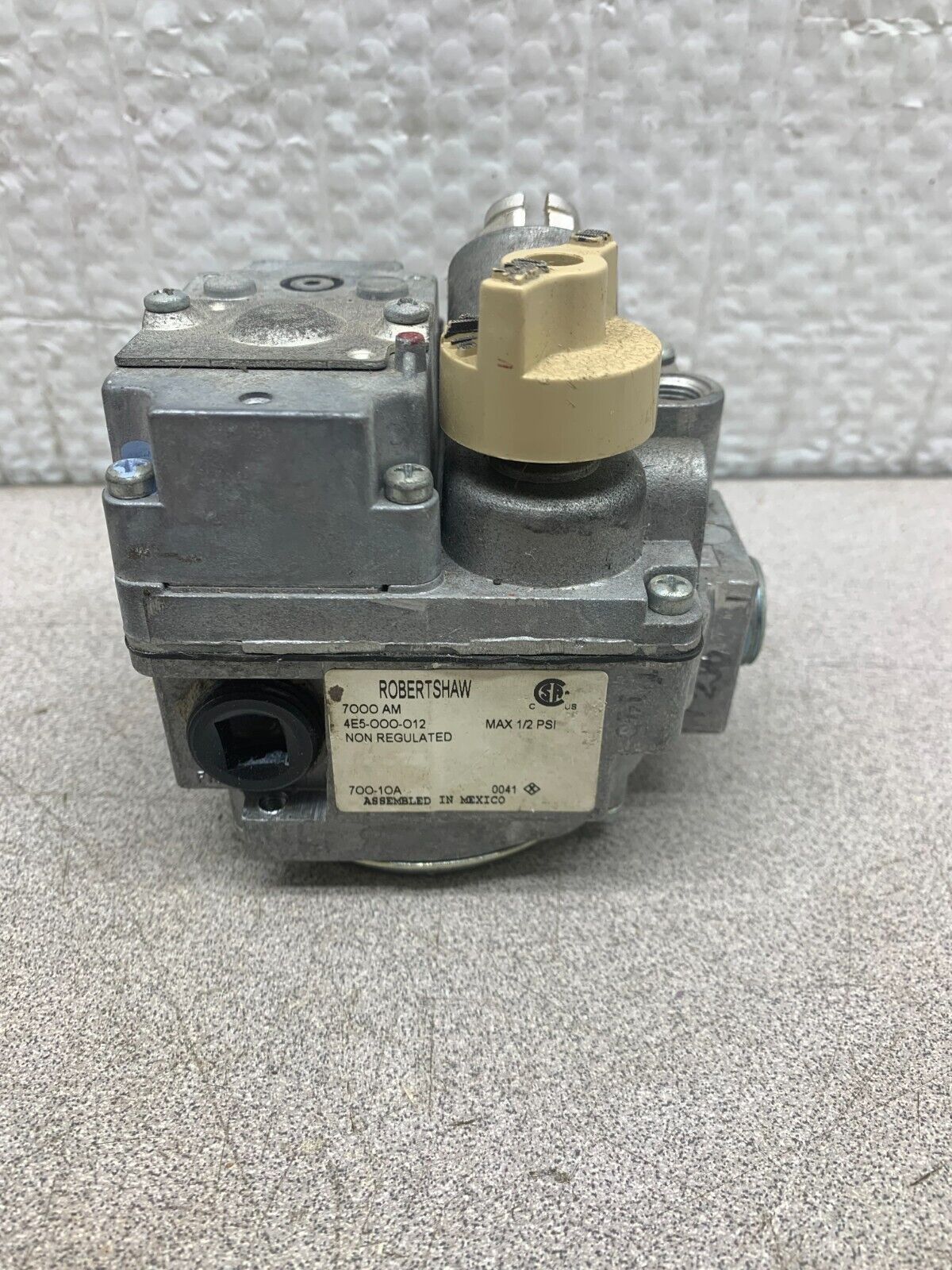 USED ROBERTSHAW 7000 AM VALVE 4E5-000-012 PART 700-10A