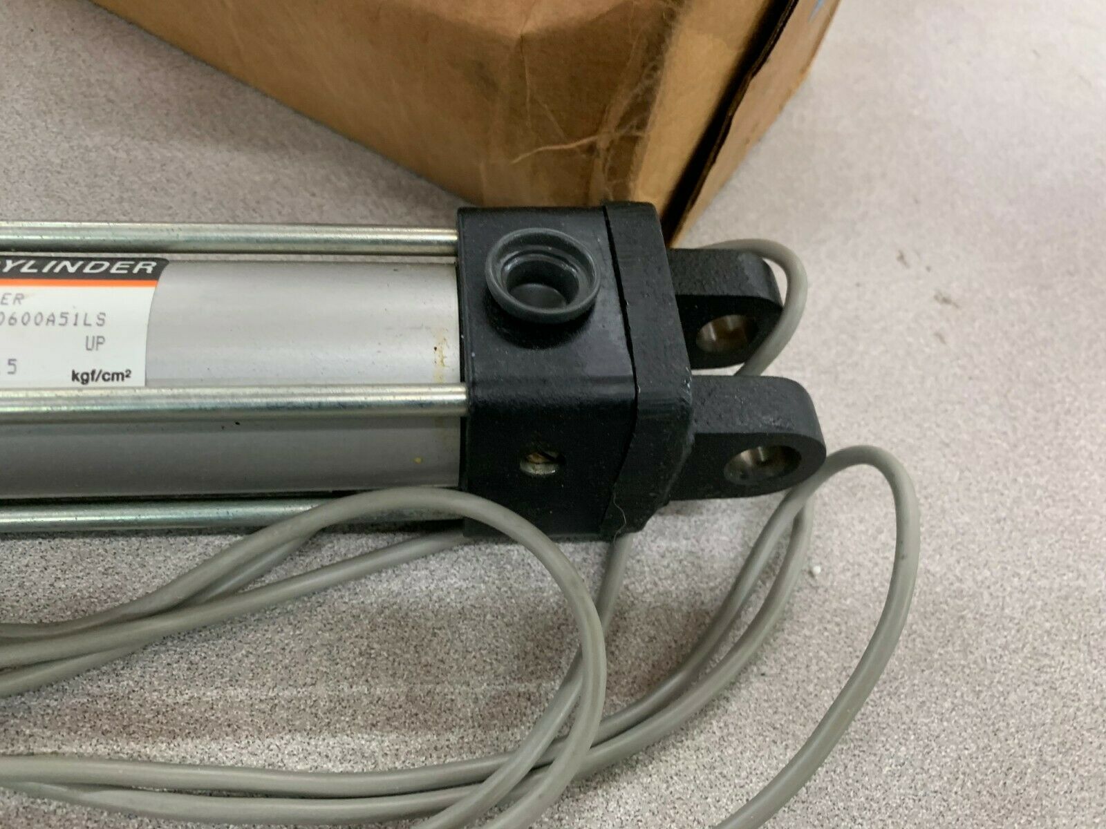 NEW IN BOX SMC PNEUMATIC AIR CYLINDER NCDA1D150-0600A51LS