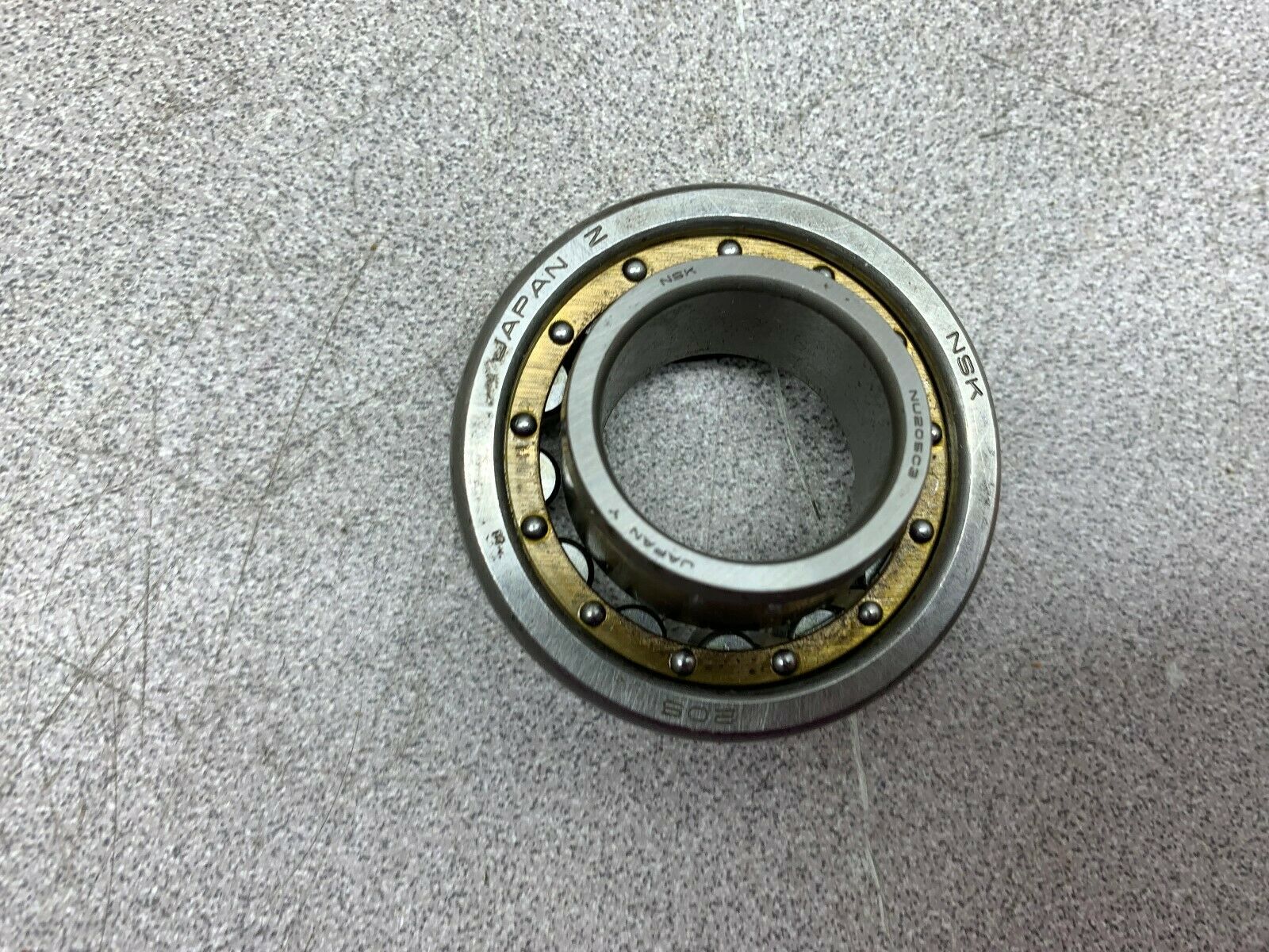 NEW IN BOX NSK BEARING NU205MC3E