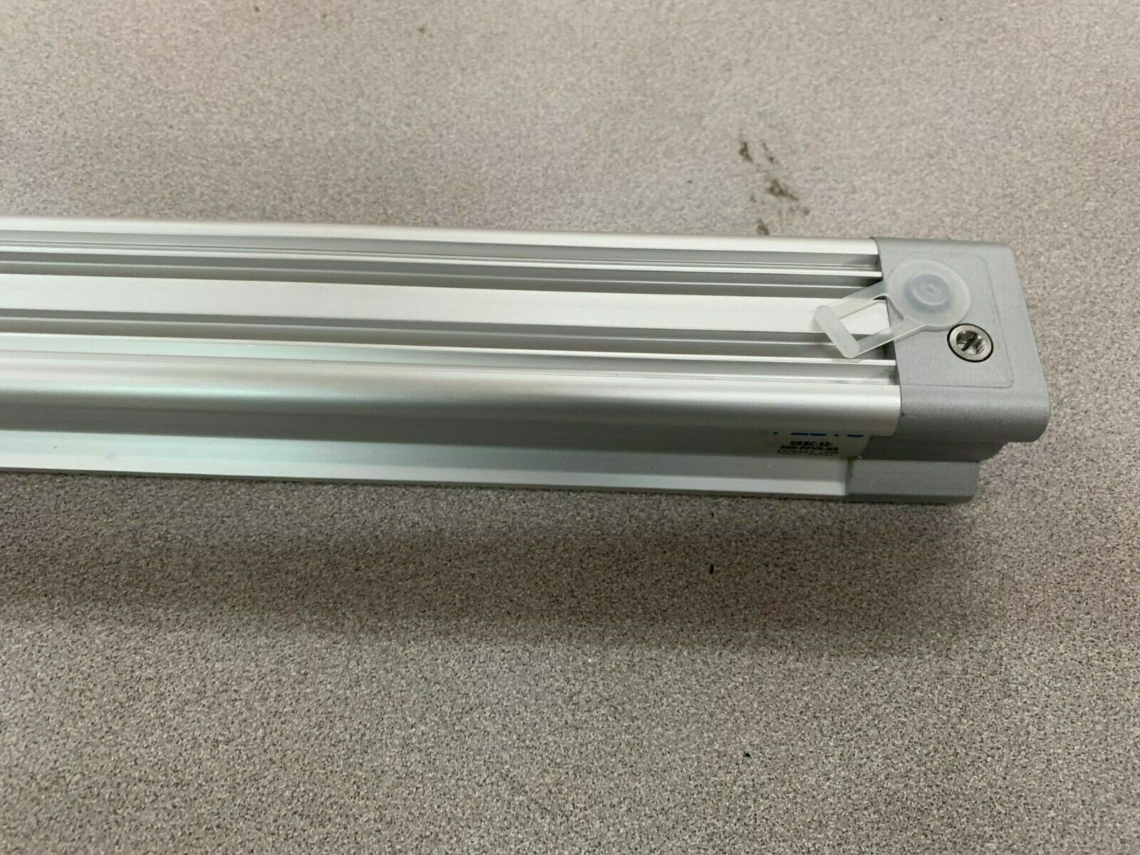 NEW NO BOX FESTO PNEUMATIC CYLINDER DSBC-32-500-PPVA-N3