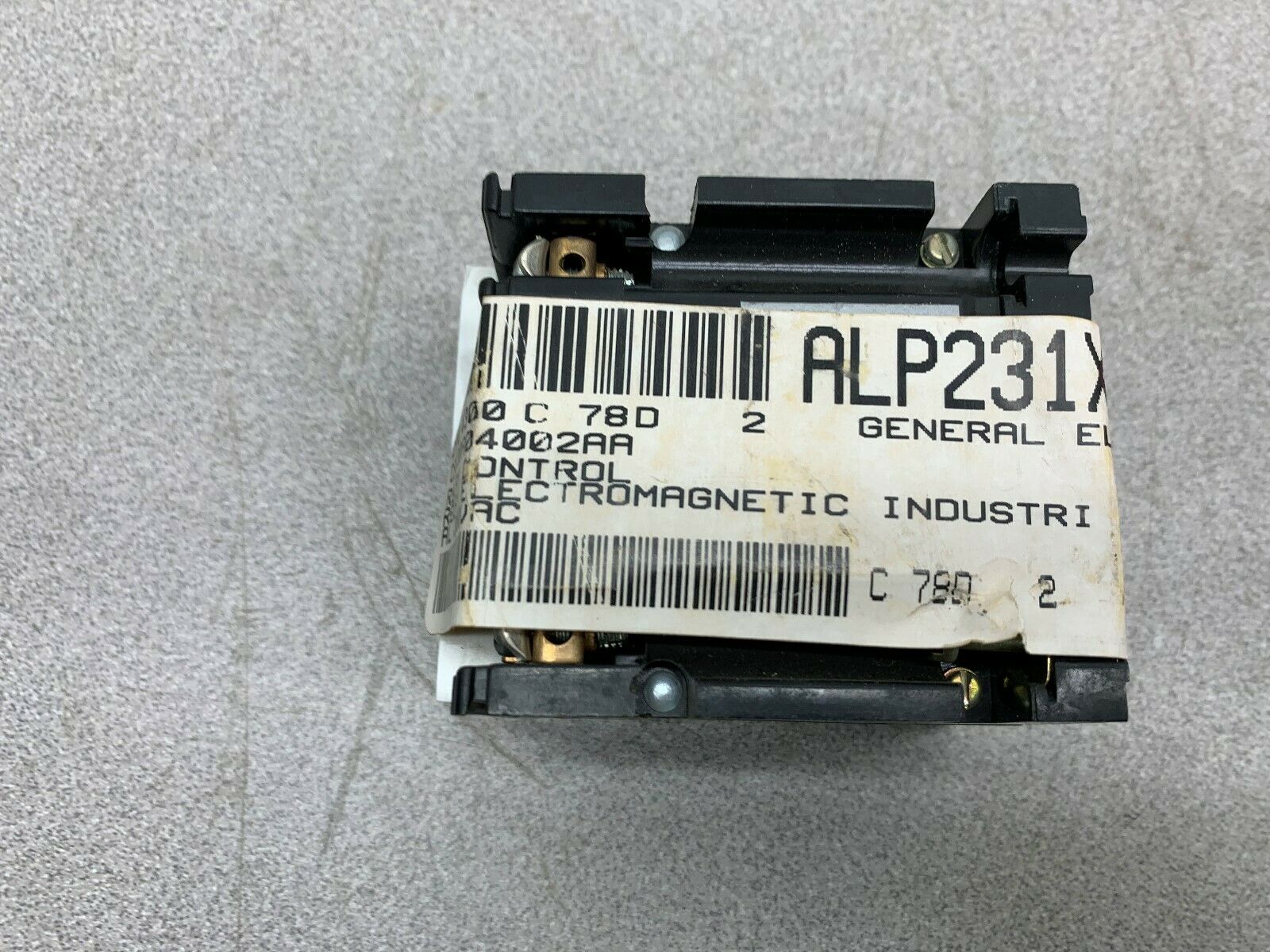 NEW NO BOX GE RELAY CR120A04002AA