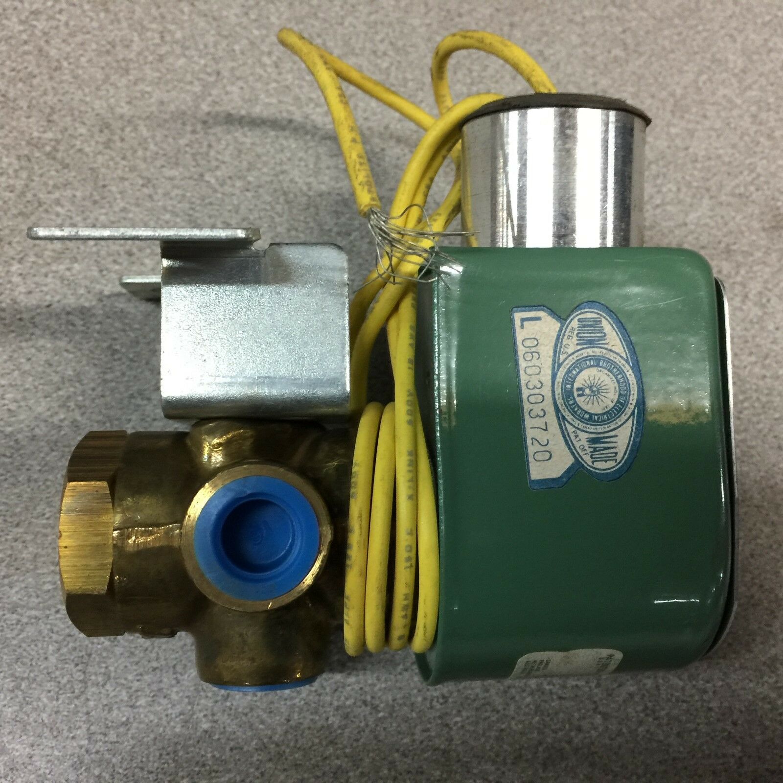 NEW NO BOX ASCO 1/4NPT 60PSI 24VDC SOLENOID VALVE THT8320B174VMB