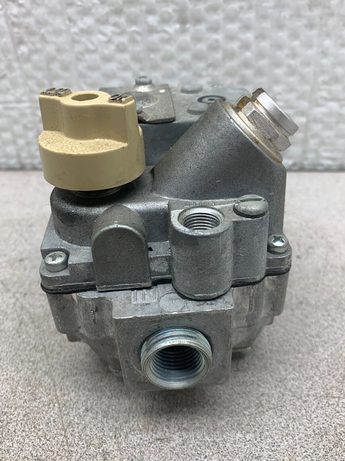 USED ROBERTSHAW 7000 AM VALVE 4E5-000-012 PART 700-10A