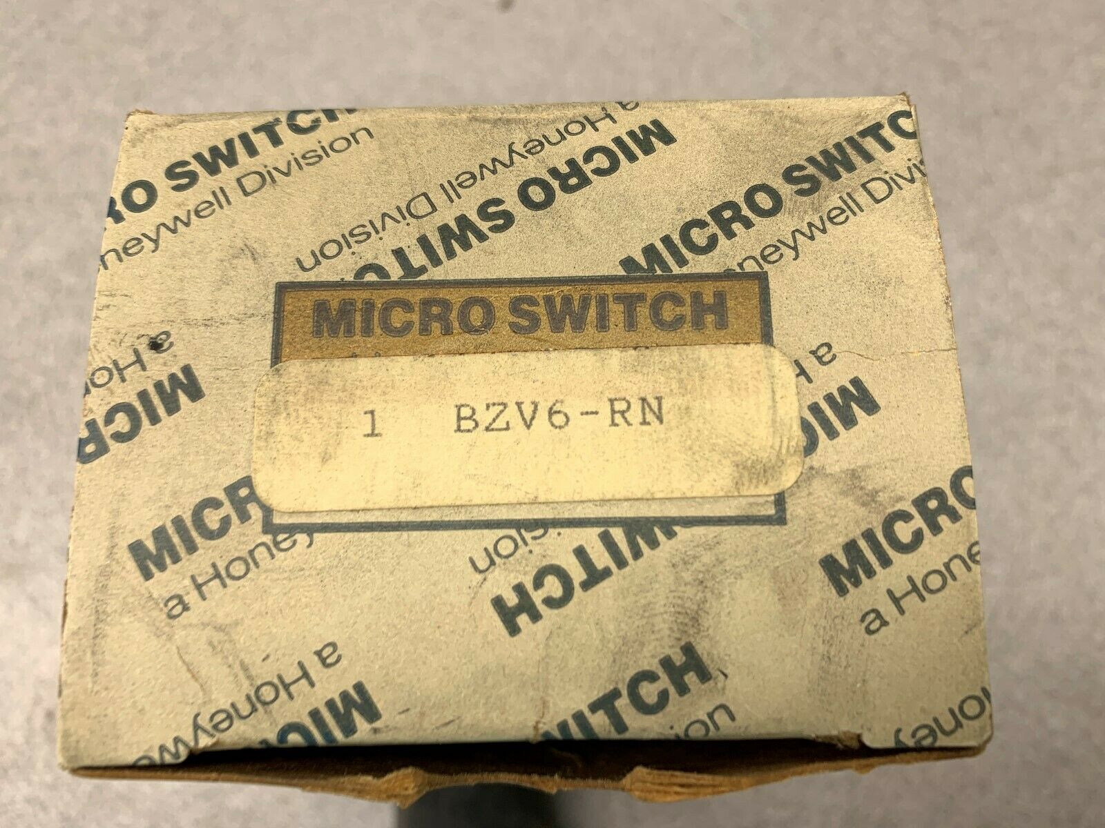 NEW IN BOX MICRO SWITCH BZV6-RN