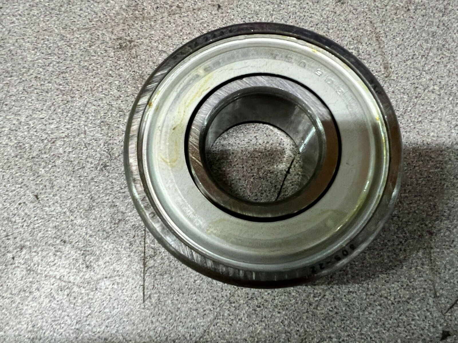 NEW IN BOX SKF BALL BEARING 305-2Z