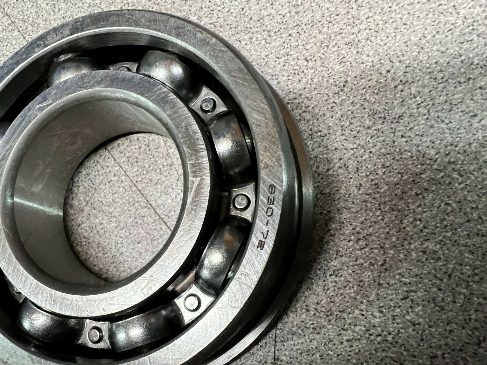 NEW IN BOX NSK B30-7E BALL BEARING  B-30-72