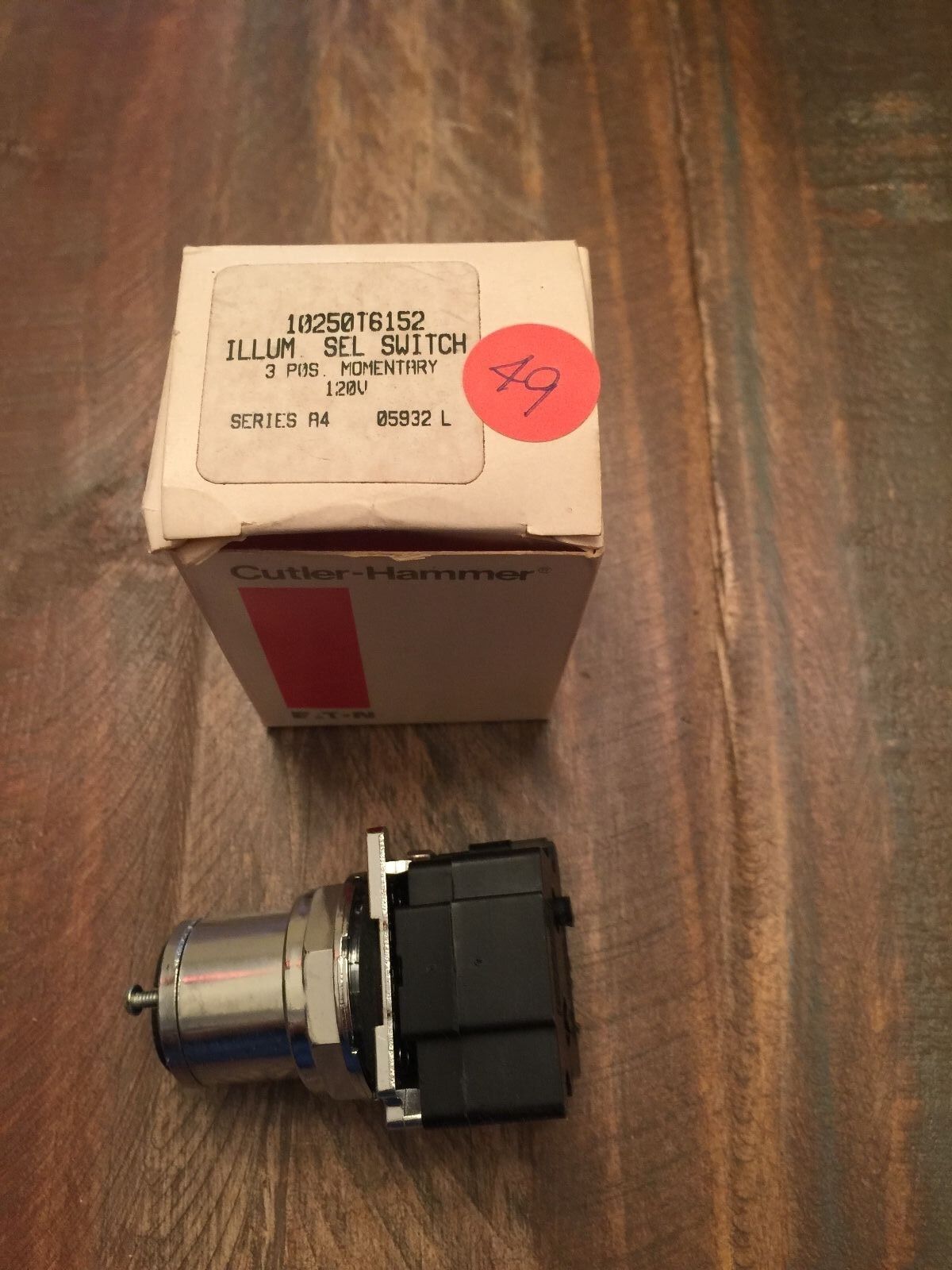 NEW IN BOX CUTLER HAMMER SELECTOR SWITCH 10250T6152