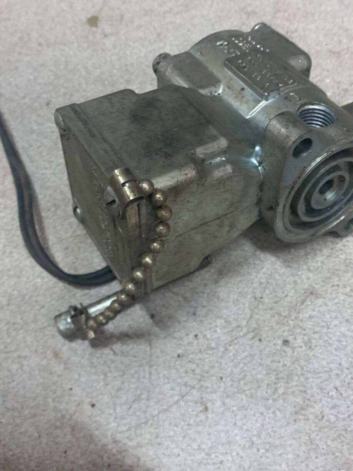 USED PARKER PILOT VALVE K065 9009