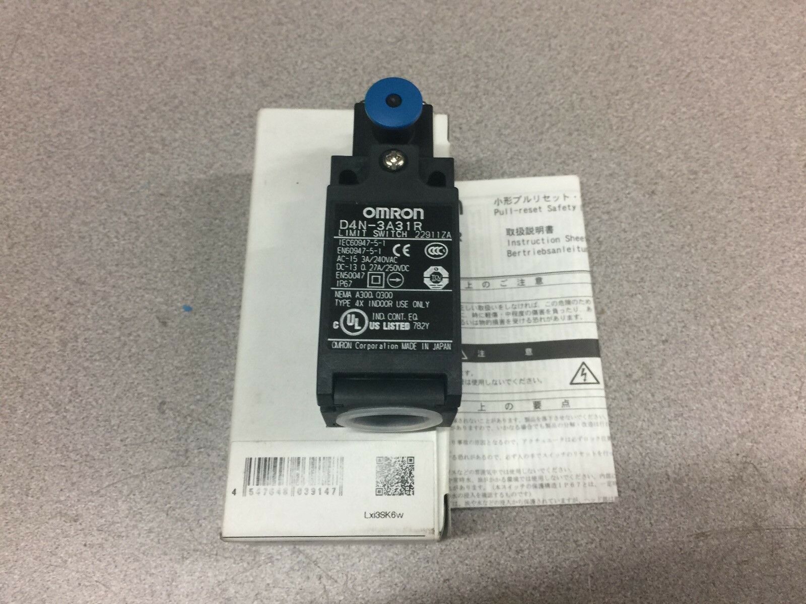 NEW IN BOX OMRON LIMIT SWITCH D4N-3A31R