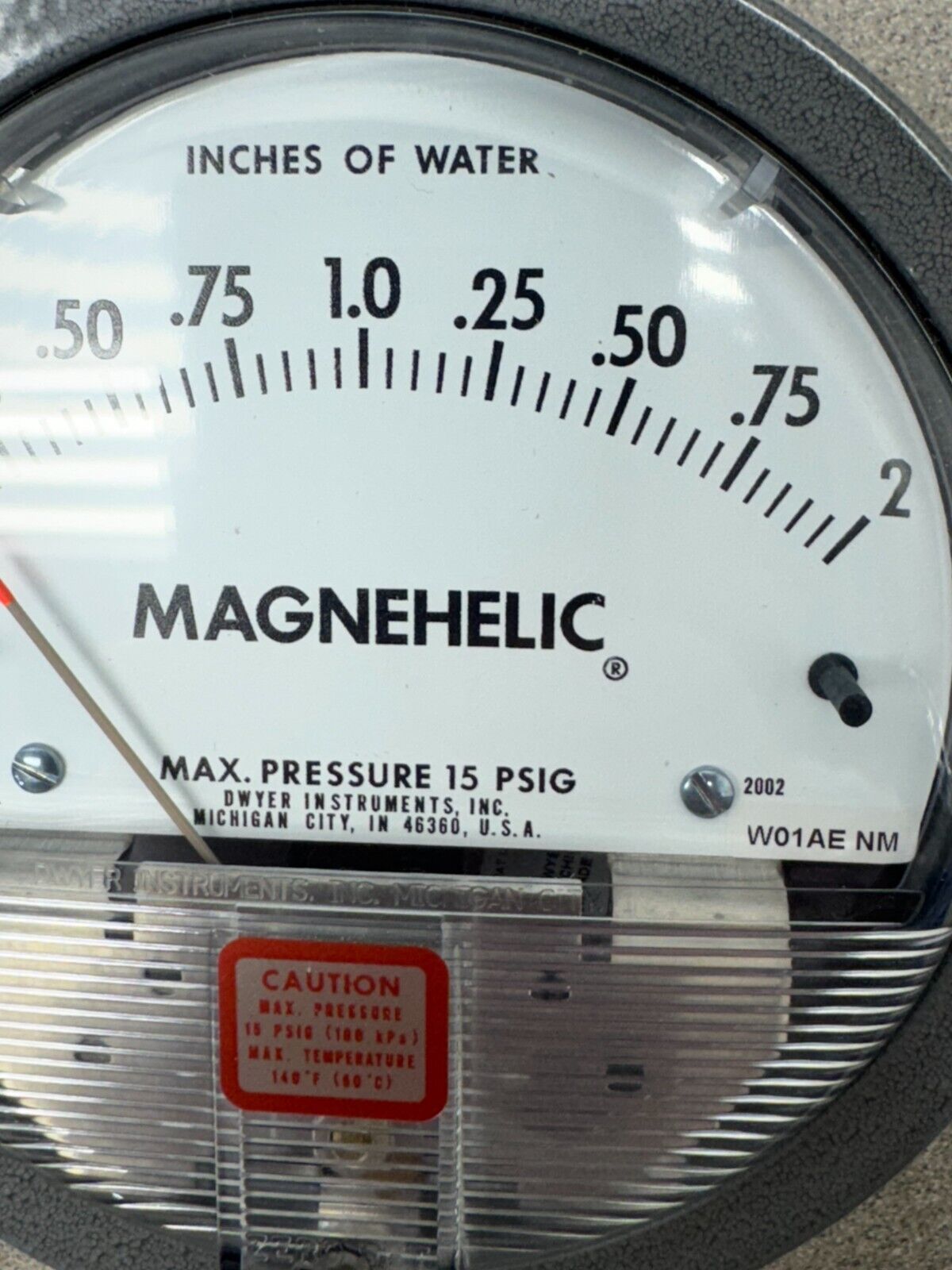 NEW IN BOX DWYER MAGNEHELIC PRESSURE GAUGE 102004-00