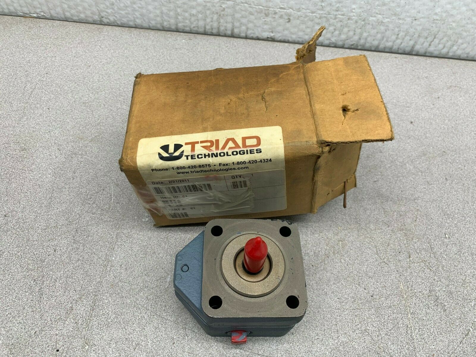 NEW IN BOX TRIAD TECHNOLOGIES HYDRAULIC PART C1