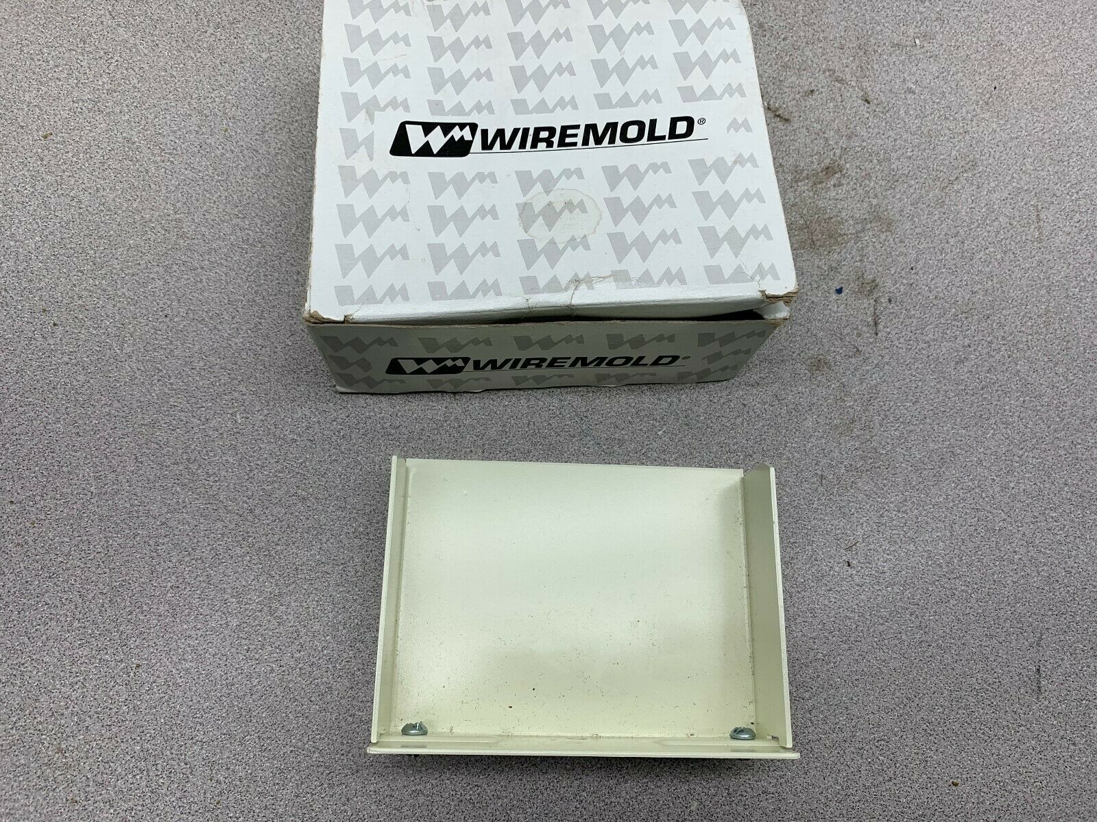 NEW IN BOX WIREMOLD  FITTING V6010B