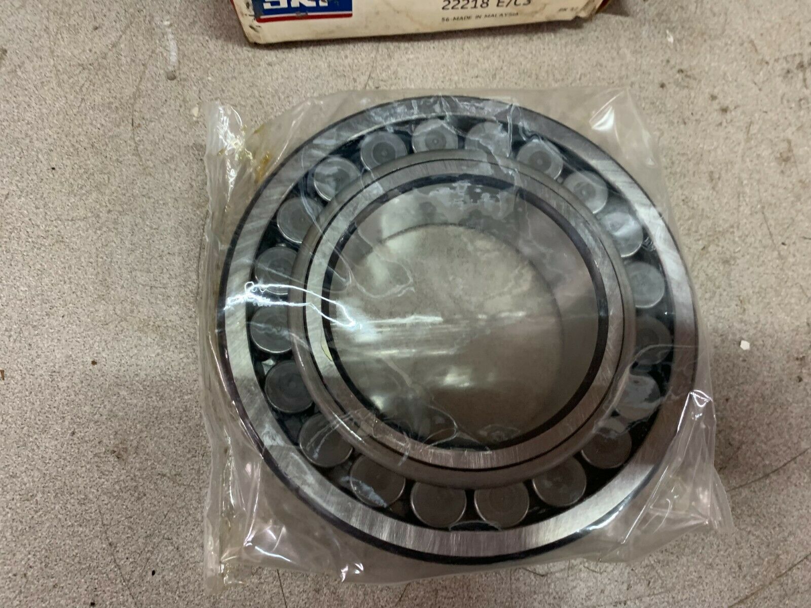 NEW IN BOX SKF ROLLER BEARING 22218 E/C3