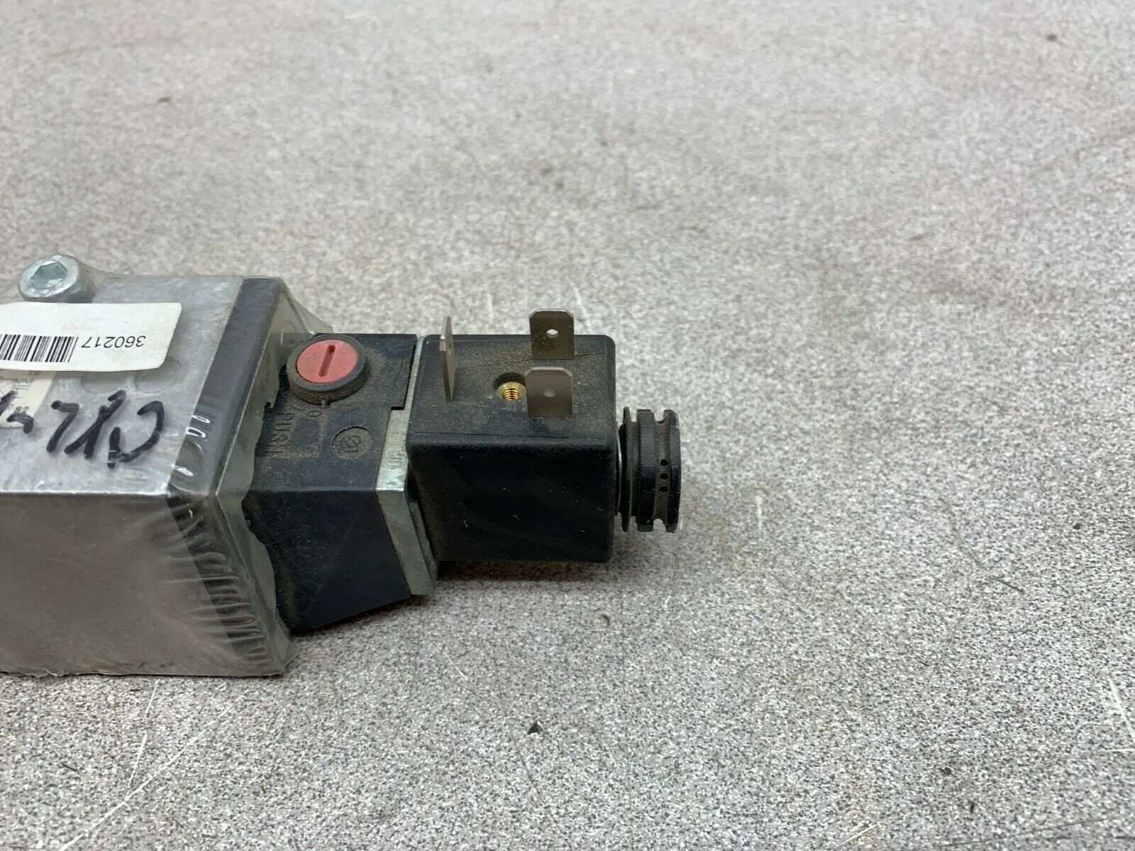 NEW NO BOX NORGREN PNEUMATIC VALVE SXE0574A500018JB **WITH ONE COIL**