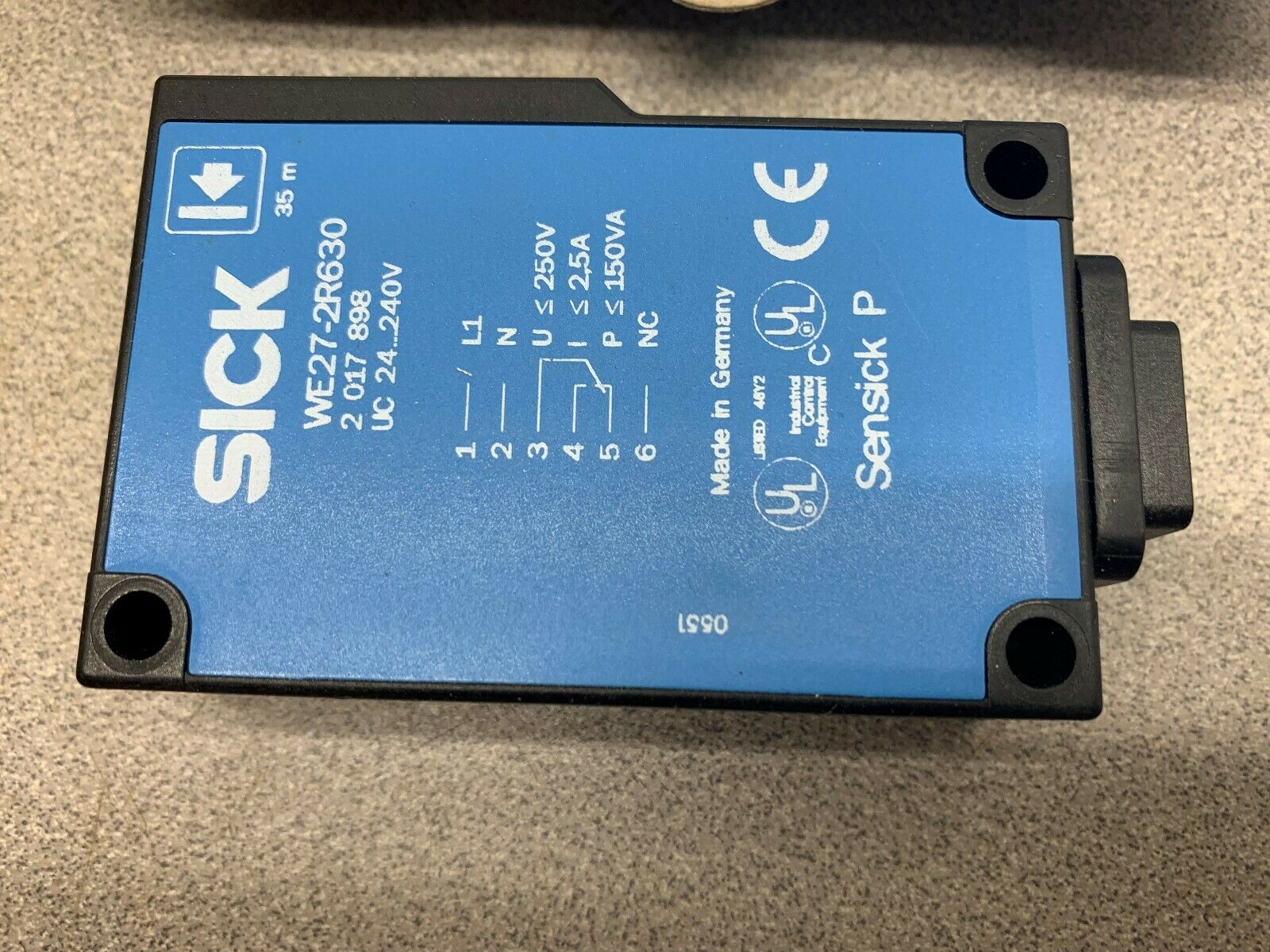 NEW IN BOX SENSICK PHOTOELECTRIC RECIEVER WE27-2R630