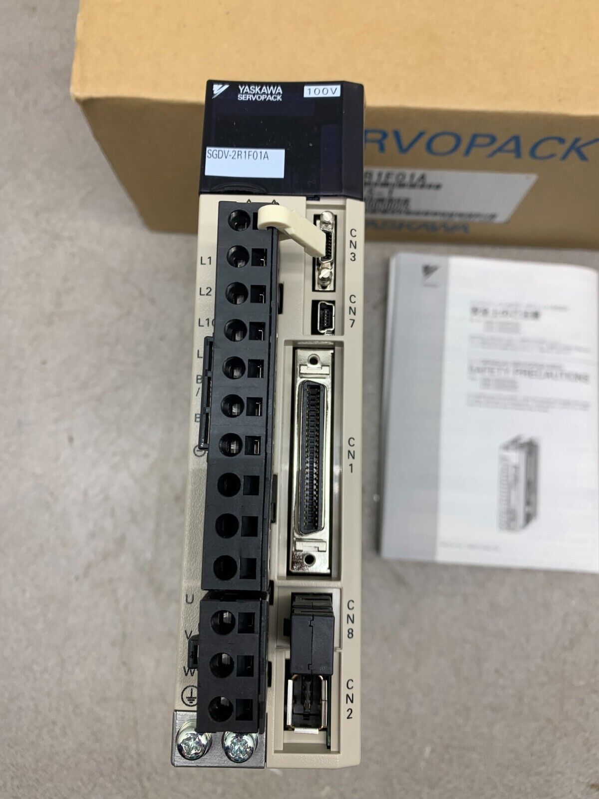 NEW IN BOX YASKAWA SERVOPACK SGDV-2R1F01A SERVO DRIVE