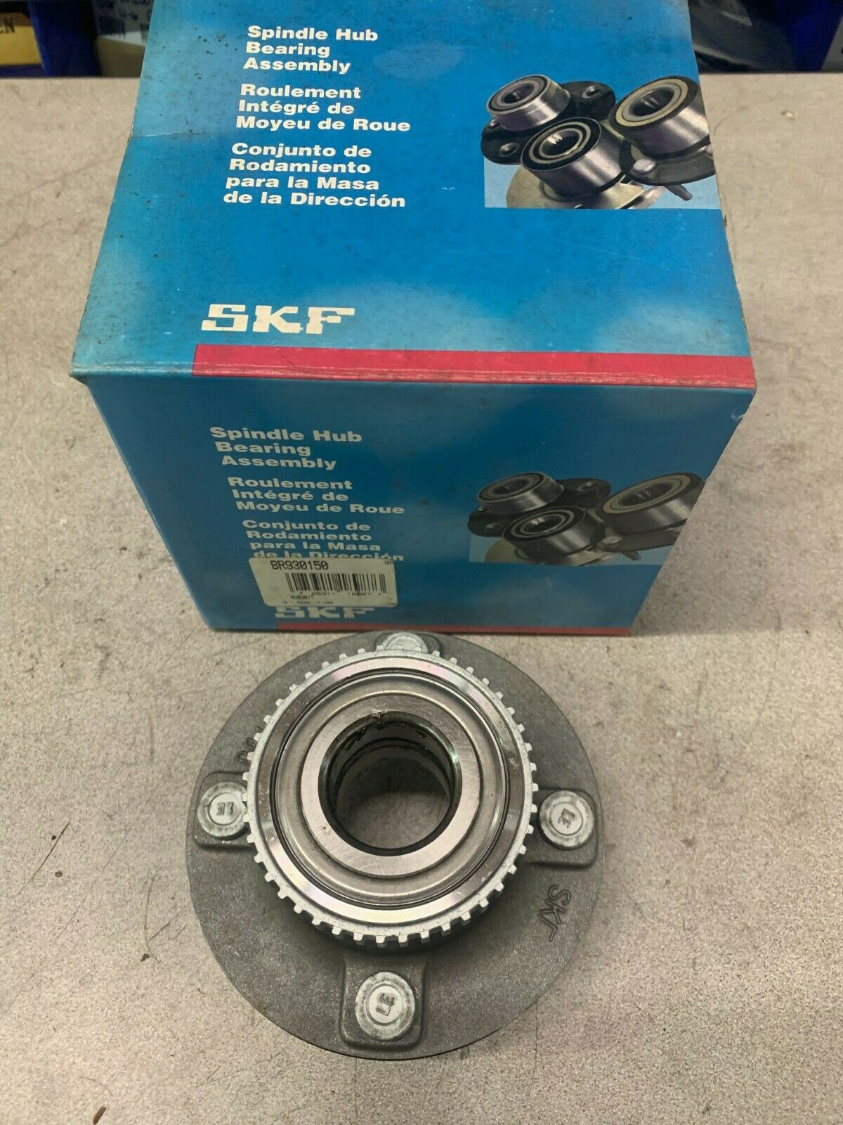 NEW IN BOX SKF SPINDLE HUB BEARING ASSEMBLY BR930150