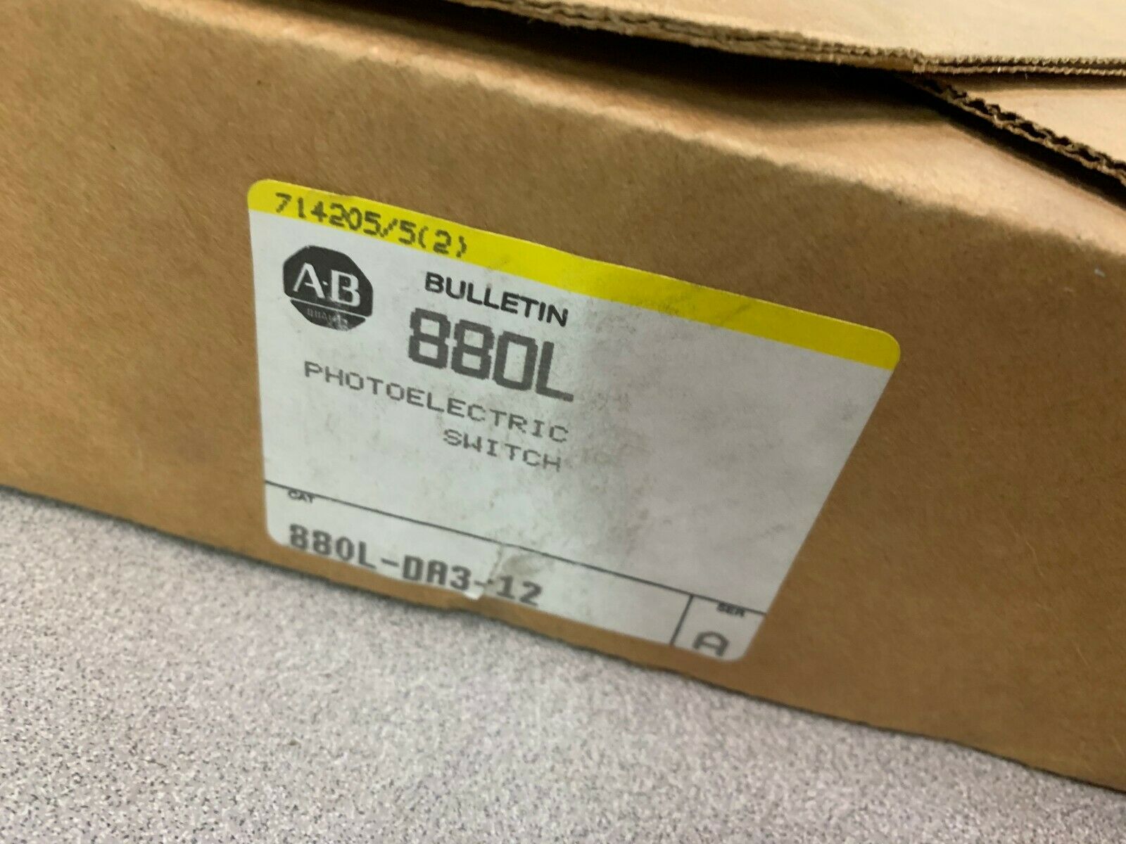 NEW IN BOX ALLEN-BRADLEY PHOTOELECTRIC SWITCH 880L-DA3-12 SERIES A