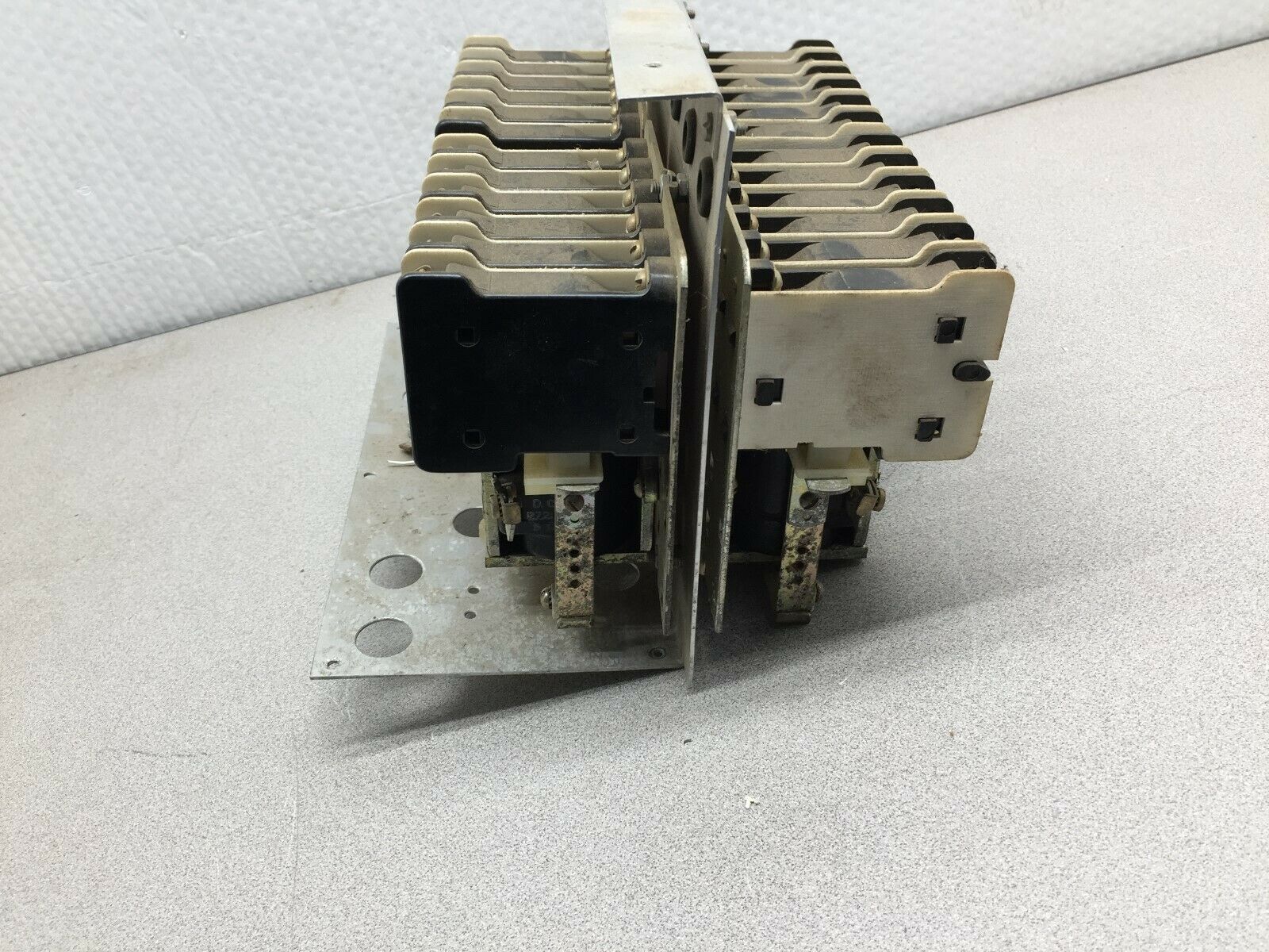 USED STRUTHERS AND DUNN TYPE MC RELAY 24VDC COIL (4 RELAYS ON A BRACKET) 602-8-Z