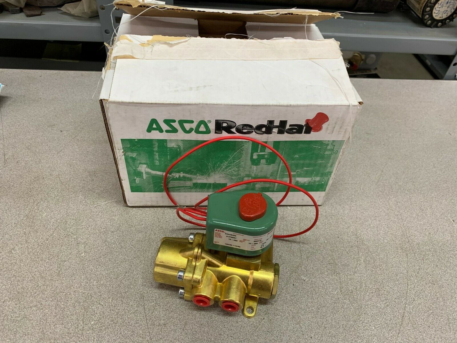 NEW IN BOX ASCO RED HAT 120VAC. SOLENOID VALVE 1/4" PIPE 8344B000