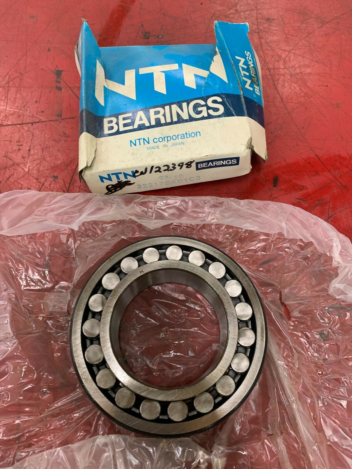 NEW IN BOX NTN SPHERICAL ROLLER BEARING 22217BKD1C3