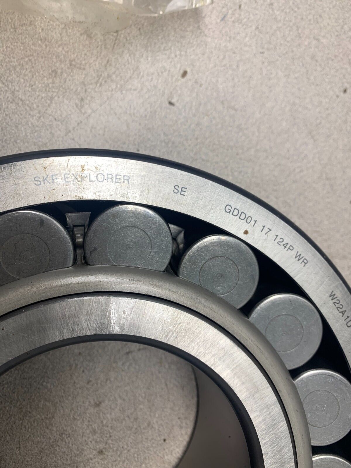 NEW SKF EXPLORER 22322E SPHERICAL ROLLER BEARING 22322 E