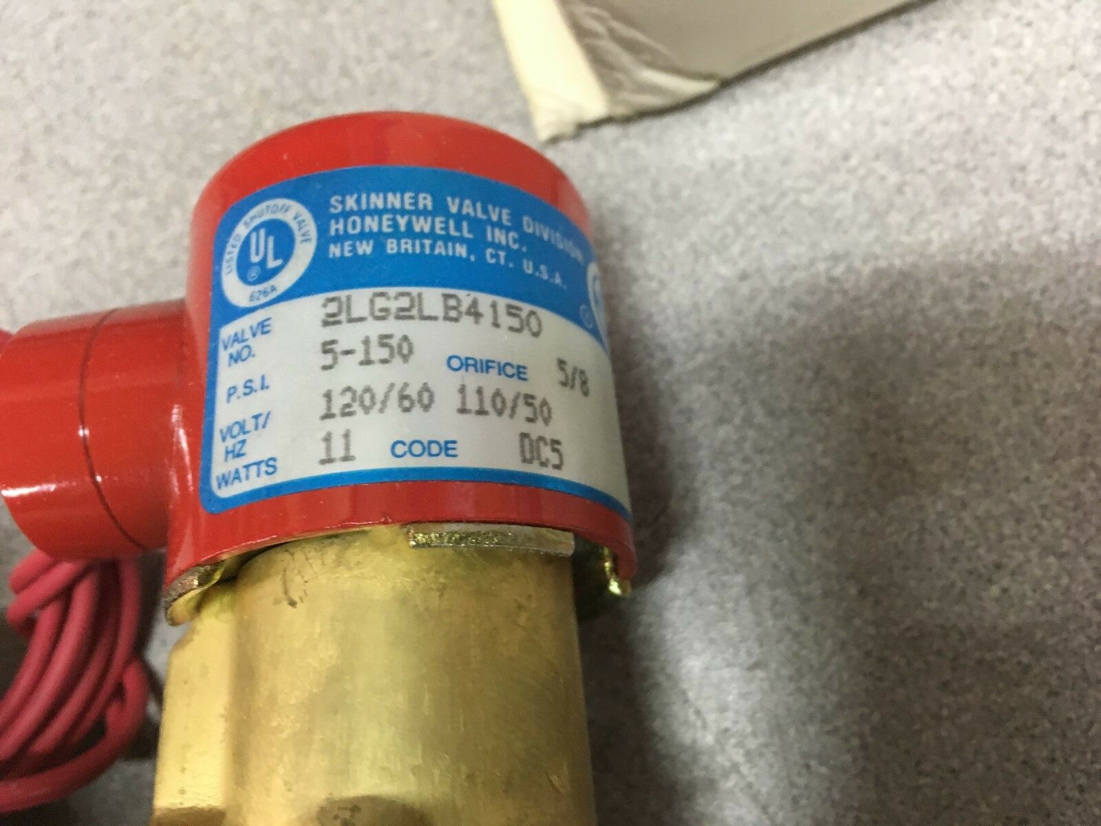 NEW IN BOX HONEYWELL SKINNER SOLENOID VALVE 2LG2LB4150