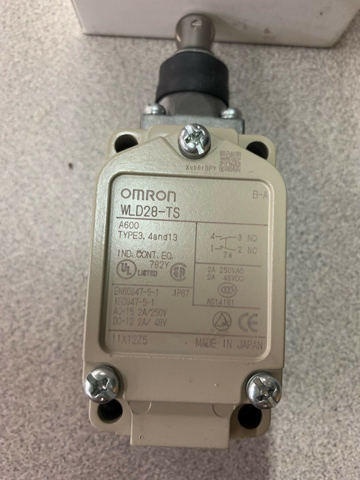 NEW IN BOX OMRON LIMIT SWITCH WLD28-TS