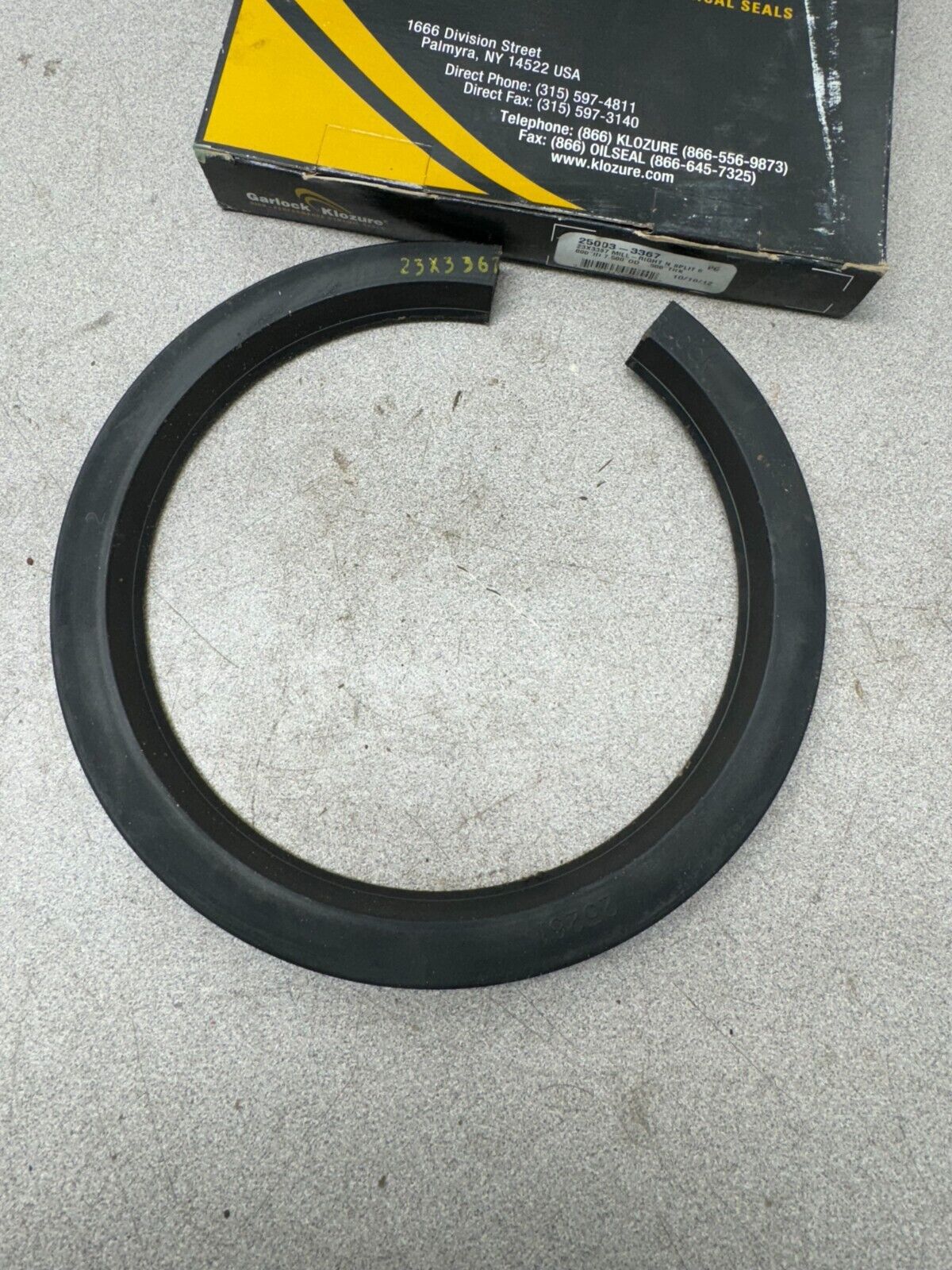 NEW IN BOX GARLOCK SPLIT OIL SEAL 25003-3367