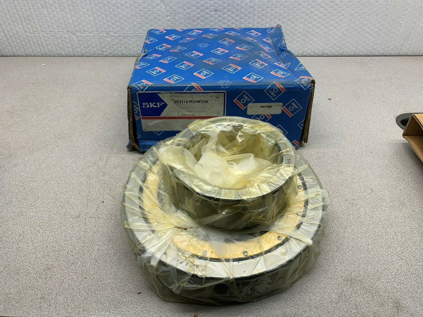 NEW IN BOX SKF CYLINDRICAL ROLLER BEARING 452714 M2/W23A