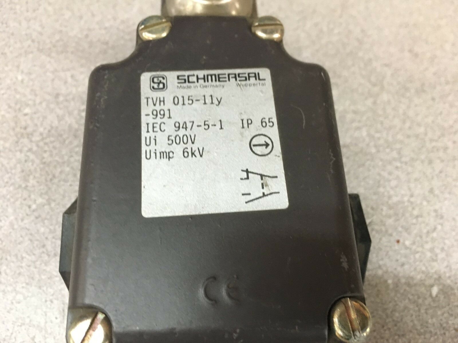 NEW NO BOX SCHMERSAL LIMIT SWITCH TVH 015-11Y-991